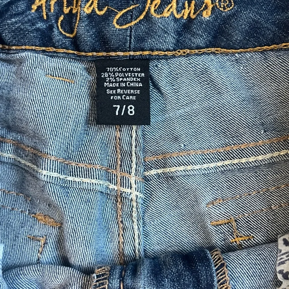 Stylish Women's Straight Leg Jeans in Dark Blue - Picture 5 of 6